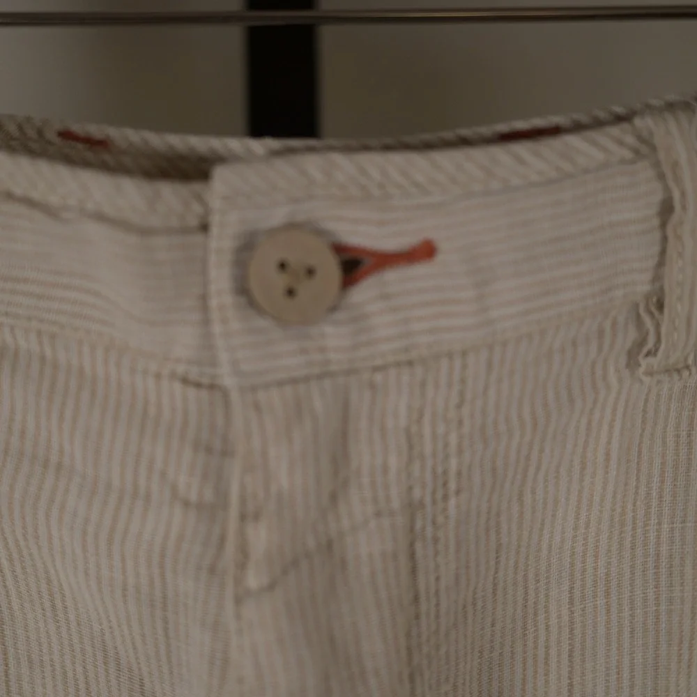Tommy Bahama $110. Relax Mens 32 Tan Striped 100% Linen Casual Shorts Flaws